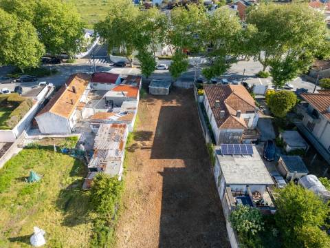 Terreno 1 700 m² — 1 ou 2 Moradias | Praia de Francelos