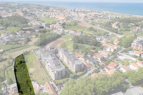Terreno 1 700 m² — 1 ou 2 Moradias | Praia de Francelos