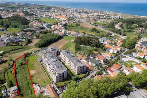 Terreno 1 700 m² — 1 ou 2 Moradias | Praia de Francelos