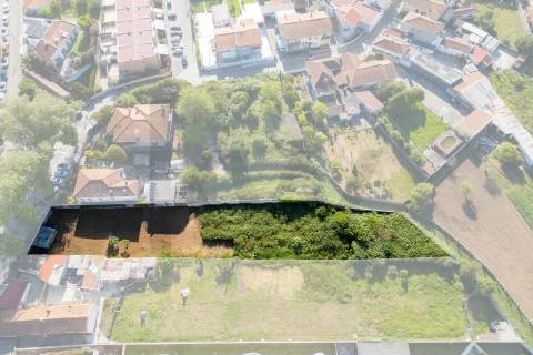 Terreno 1 700 m² — 1 ou 2 Moradias | Praia de Francelos