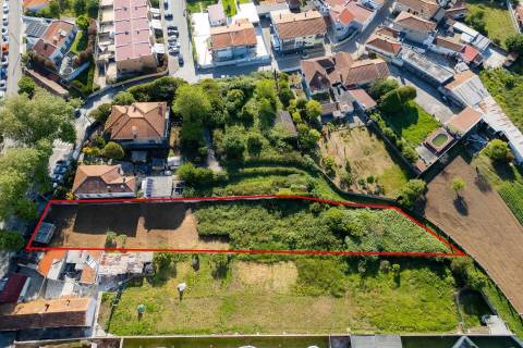 Terreno 1 700 m² — 1 ou 2 Moradias | Praia de Francelos