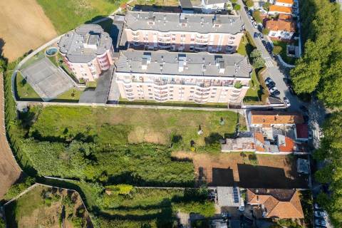 Terreno 1 700 m² — 1 ou 2 Moradias | Praia de Francelos