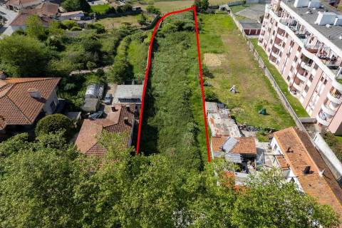 Terreno 1 700 m² — 1 ou 2 Moradias | Praia de Francelos