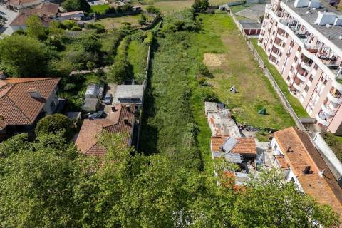 Terreno 1 700 m² — 1 ou 2 Moradias | Praia de Francelos