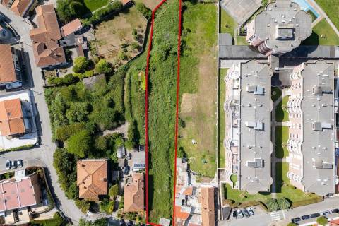 Terreno 1 700 m² — 1 ou 2 Moradias | Praia de Francelos