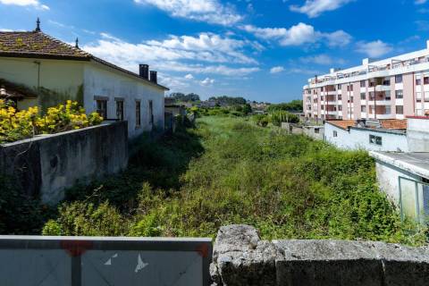 Terreno 1 700 m² — 1 ou 2 Moradias | Praia de Francelos