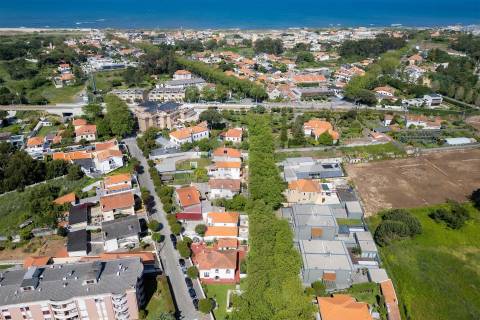 Terreno 1 700 m² — 1 ou 2 Moradias | Praia de Francelos