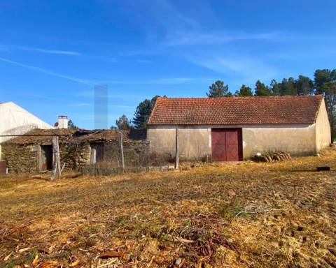 Terreno com 1.500m² – Enxames, Fundão | Ruína e Palheiro 