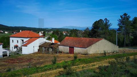 Terreno com 1.500m² – Enxames, Fundão | Ruína e Palheiro 