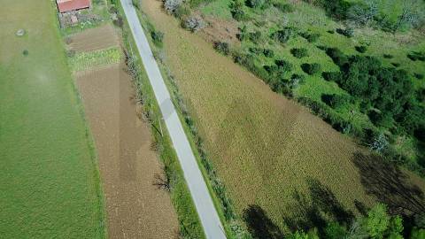  Terreno com 9.500m² – Enxames, Fundão | Mata, Zona de Cultivo e Ribeira🌿 