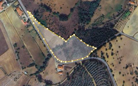  Terreno com 9.500m² – Enxames, Fundão | Mata, Zona de Cultivo e Ribeira🌿 