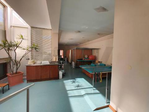 Moradia na Estrada da Circunvalação T10+