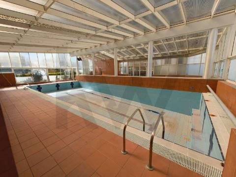 Moradia na Estrada da Circunvalação T10+