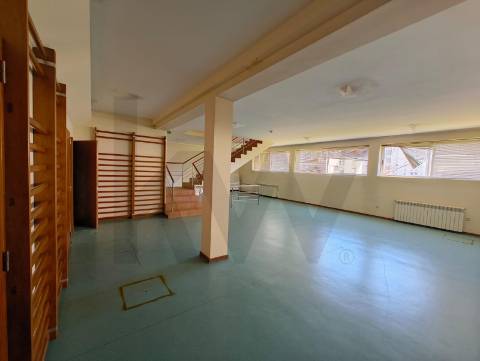 Moradia na Estrada da Circunvalação T10+