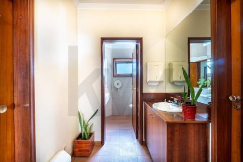 Moradia T5+, situada na Circunvalação!