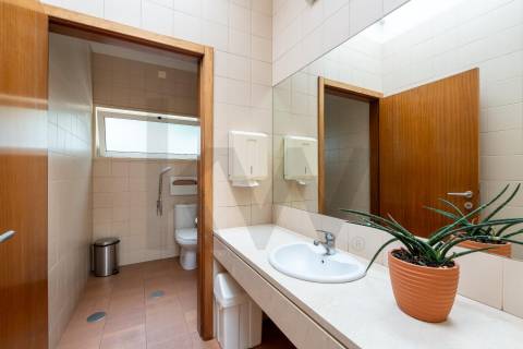 Moradia T5+, situada na Circunvalação!