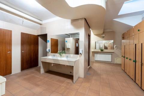 Moradia T5+, situada na Circunvalação!