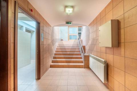 Moradia T5+, situada na Circunvalação!