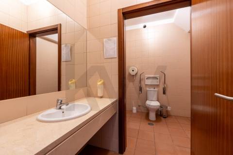 Moradia T5+, situada na Circunvalação!