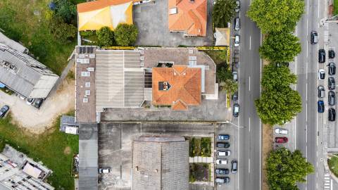 Moradia T5+, situada na Circunvalação!