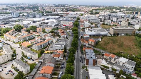 Moradia T5+, situada na Circunvalação!