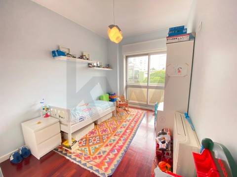 T3 Avenida da Boavista - Varandas + Garagem 