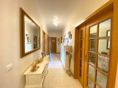 Apartamento T3 no Fundão – Excelente Localização e Vista Deslumbrante