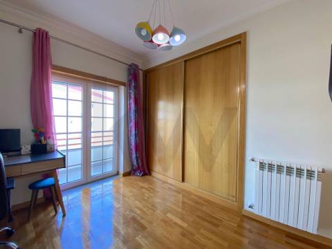 Apartamento T3 no Fundão – Excelente Localização e Vista Deslumbrante