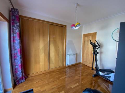 Apartamento T3 no Fundão – Excelente Localização e Vista Deslumbrante