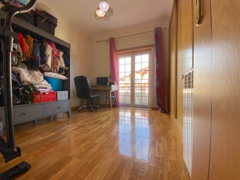 Apartamento T3 no Fundão – Excelente Localização e Vista Deslumbrante