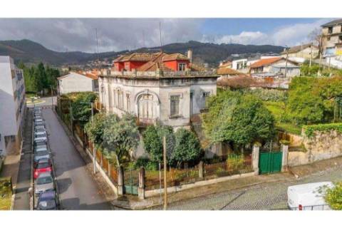 Moradia Senhorial no Centro  Povoa de Lanhoso 