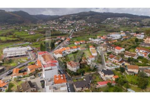 Moradia Senhorial no Centro  Povoa de Lanhoso 