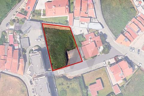 Terreno com Projeto Aprovado  Moradia Unifamilar nos Carvalhos (Gaia)com 240m2 VNG 