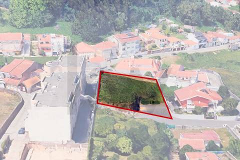 Terreno com Projeto Aprovado  Moradia Unifamilar nos Carvalhos (Gaia)com 240m2 VNG 