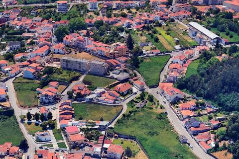 Terreno com Projeto Aprovado  Moradia Unifamilar nos Carvalhos (Gaia)com 240m2 VNG 