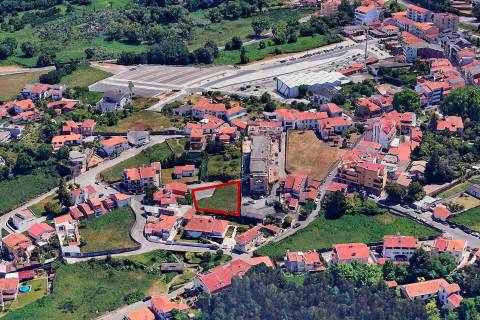 Terreno com Projeto Aprovado  Moradia Unifamilar nos Carvalhos (Gaia)com 240m2 VNG 