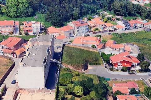 Terreno com Projeto em fase de aprovação Moradia Unifamilar nos Carvalhos (Gaia)com 590m2 VNG 
