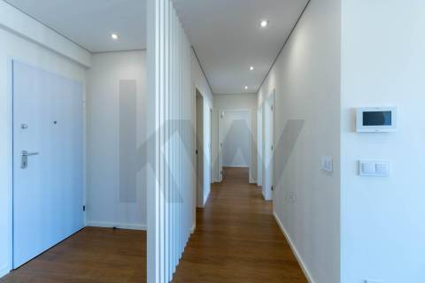 Apartamento T3 Novo com Varanda e Garagem em Canidelo, Vila Nova de Gaia