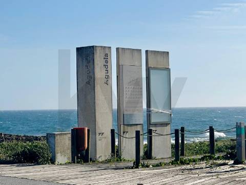 T3  Condomínio Fechado Primeira Linha da Praia  Agudela Vista Mar, Terraço, Piscina, Garagem Fechada