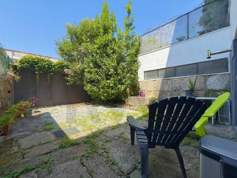 Moradia T3 com jardim junto ao Marquês e Quinta do Covelo