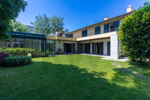 Refúgio de Elegância no Bairro de Hollywood — Uma Moradia Ímpar no Coração da Boavista