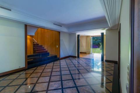 Refúgio de Elegância no Bairro de Hollywood — Uma Moradia Ímpar no Coração da Boavista