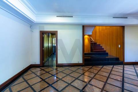 Refúgio de Elegância no Bairro de Hollywood — Uma Moradia Ímpar no Coração da Boavista