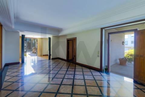 Refúgio de Elegância no Bairro de Hollywood — Uma Moradia Ímpar no Coração da Boavista