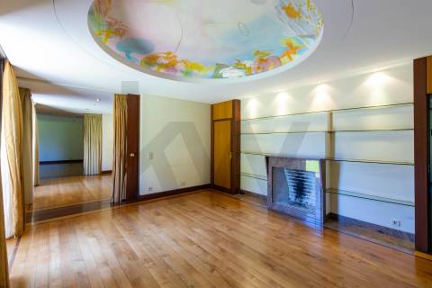 Refúgio de Elegância no Bairro de Hollywood — Uma Moradia Ímpar no Coração da Boavista