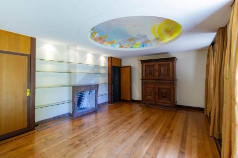 Refúgio de Elegância no Bairro de Hollywood — Uma Moradia Ímpar no Coração da Boavista