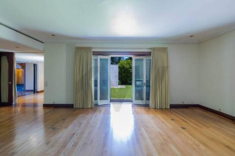 Refúgio de Elegância no Bairro de Hollywood — Uma Moradia Ímpar no Coração da Boavista