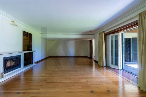 Refúgio de Elegância no Bairro de Hollywood — Uma Moradia Ímpar no Coração da Boavista