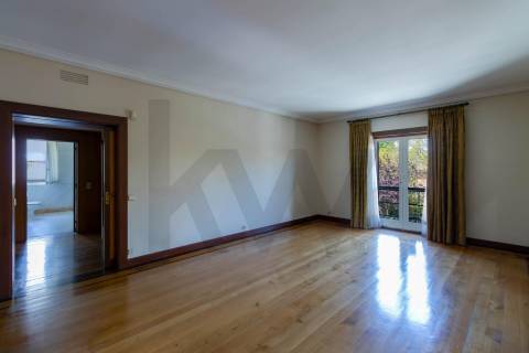 Refúgio de Elegância no Bairro de Hollywood — Uma Moradia Ímpar no Coração da Boavista