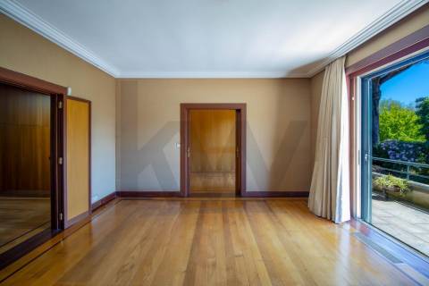 Refúgio de Elegância no Bairro de Hollywood — Uma Moradia Ímpar no Coração da Boavista